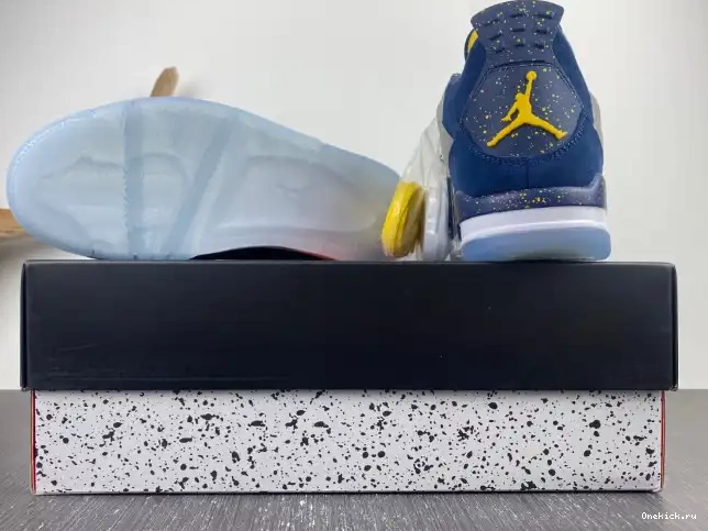 One Kick AJ4-1036660 Retro Michigan Air (PE) Jordan 4 0611